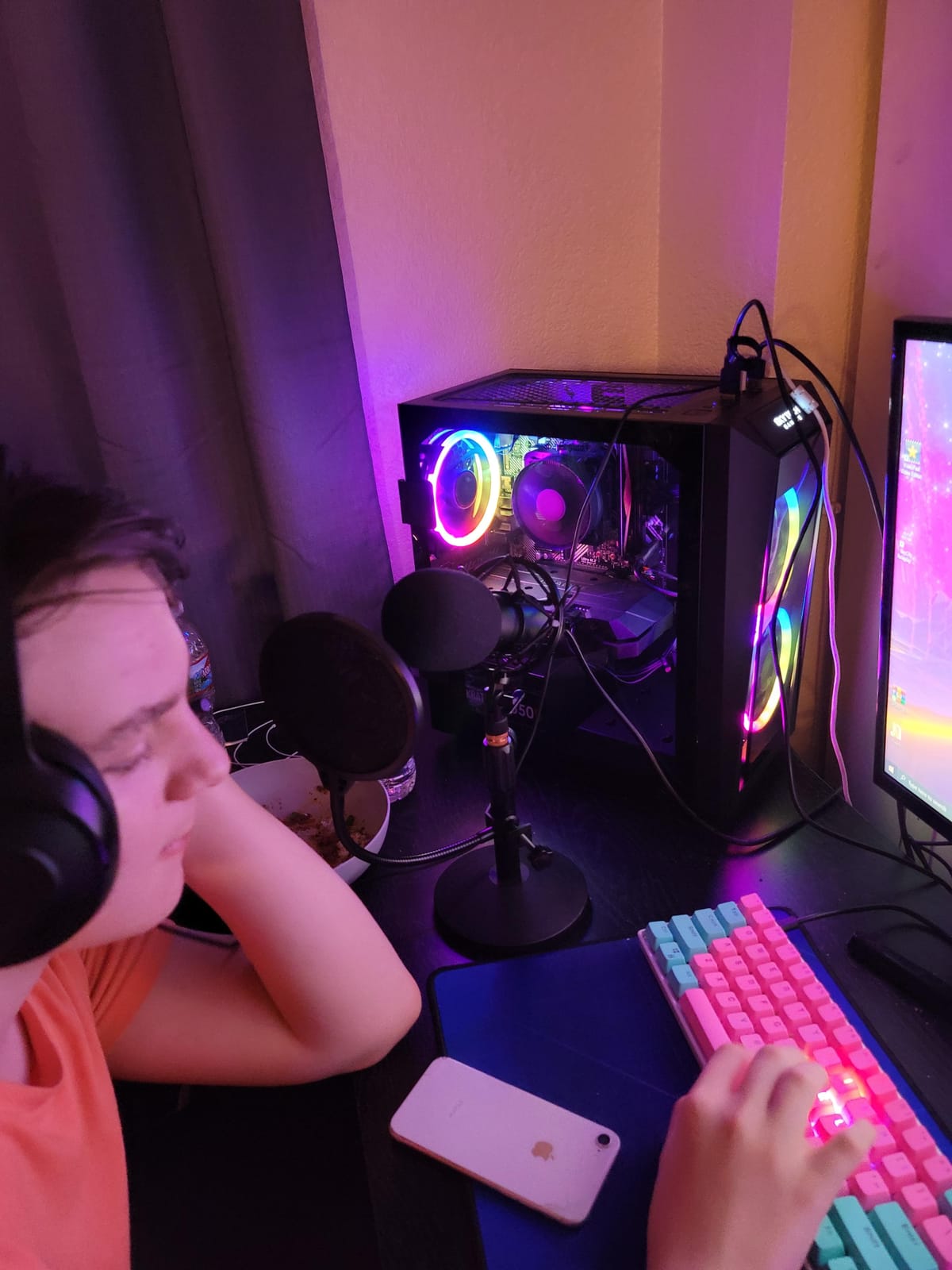 Skytech Gaming Crystal Gaming PC, AMD Ryzen 7 7700 3.8GHz, NVIDIA RTX 5060 Ti 8GB VRAM, 1TB NVMe SSD, 32GB DDR5 RAM 5600, 650W Gold PSU, Wi-Fi, Win 11, Desktop customer photo 2