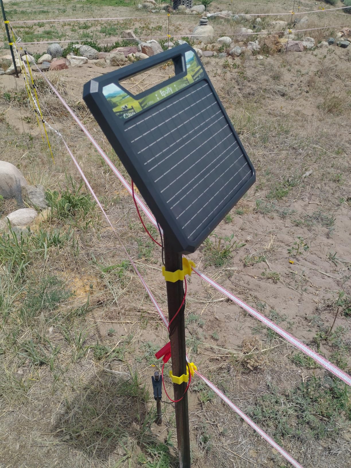 Solar Electric Fence Charger 1.0J, Epoify LD03 45 Mile Fence Energizer with 8W Solar Panel & 8000mAh Battery, Auto Short Circuit Alarm, Weatherproof for Cattle, Horses, Goats & Predator Control customer photo 1