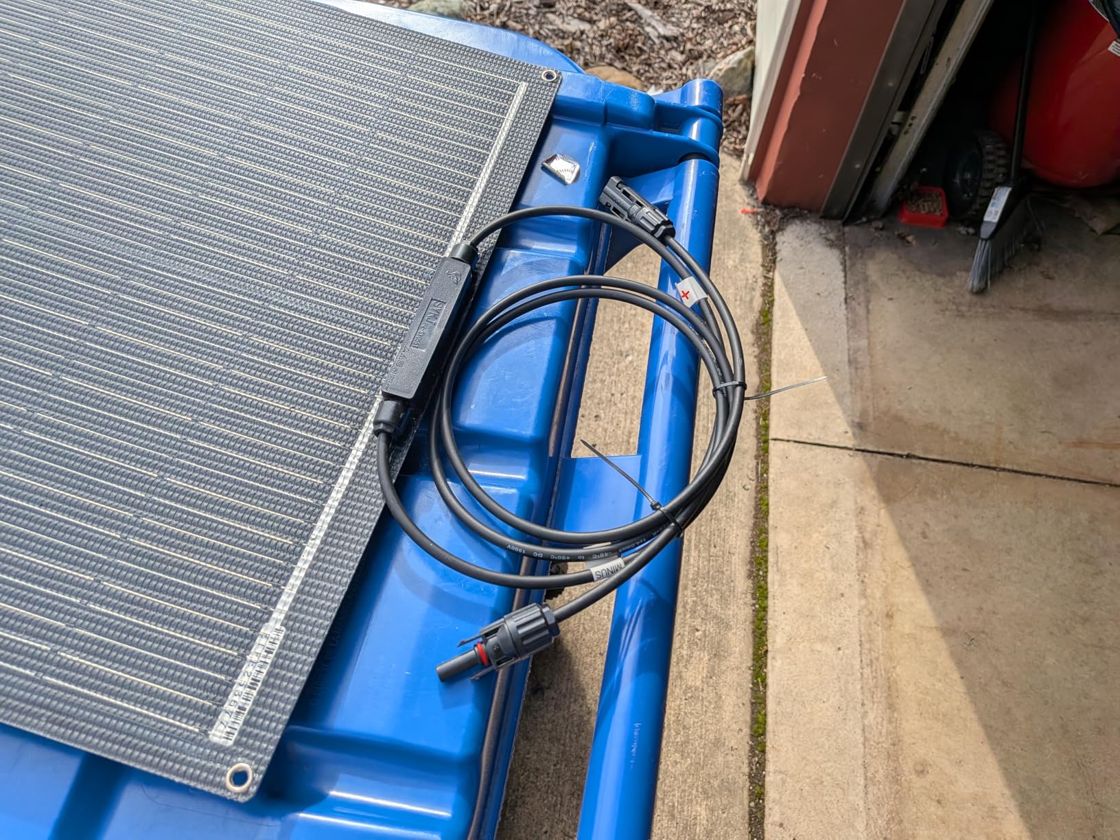 100W Flexible Solar Panels: 20BB N-Type Cells, 25.4% Efficiency, Bendable Portable Solar Panel with MC4 Connector and Waterproof Junction Box, AGC Japan ETFE Film Coating customer photo 2