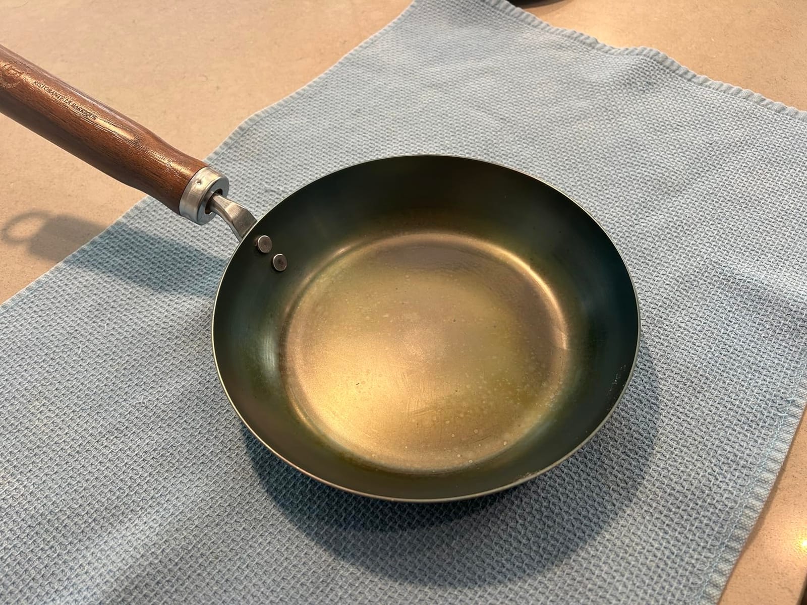 Crafted in Japan. Trusted by Chefs. Japanese Carbon Steel Frying Pan - Precision-Formed, Pre-Seasoned & Lightweight, Chef-Designed for High-Heat Control (11.0 inches) customer photo 2