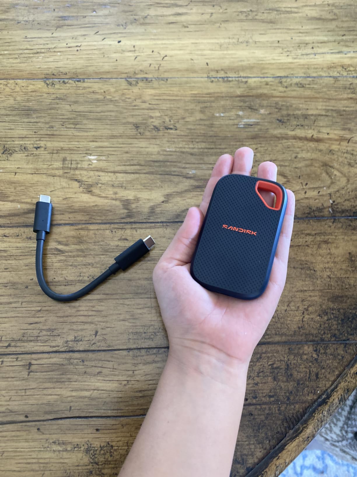 1TB Extreme Portable SSD (New Model) - up to 2000MB/s Transfer speeds, USB Type-C connectivity, Reliable Durability - Black - SDSSDE70-1T00-G25 customer photo 2
