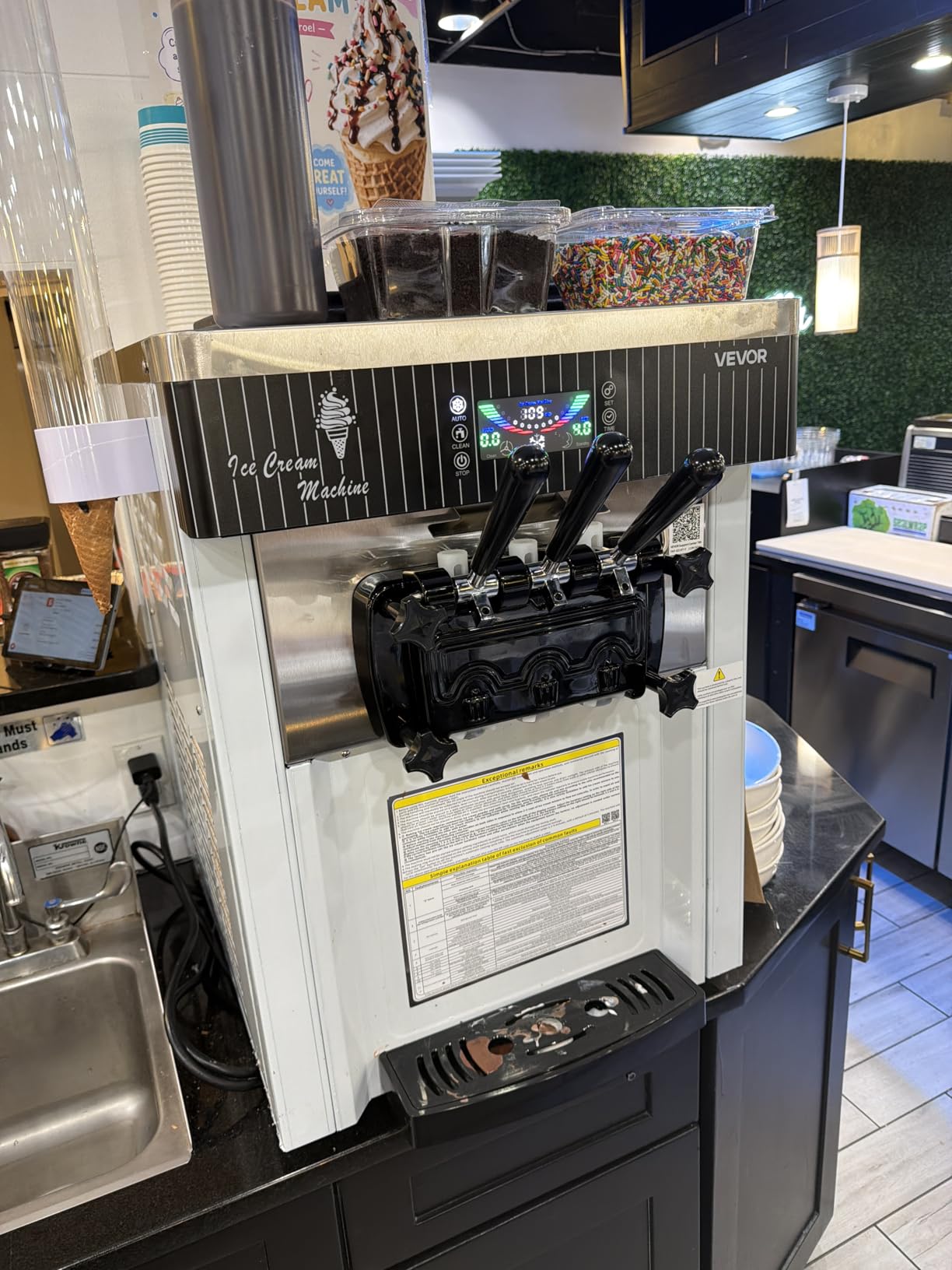 VEVOR Commercial Ice Cream Machine, 20-28L/H Yield, 2200W 3-Flavor Countertop Soft Serve Ice Cream Maker with 2 x 6L Hoppers & Hopper Agitation, Pre-Cooling Self-Cleaning for Snack Dessert Shops customer photo 1