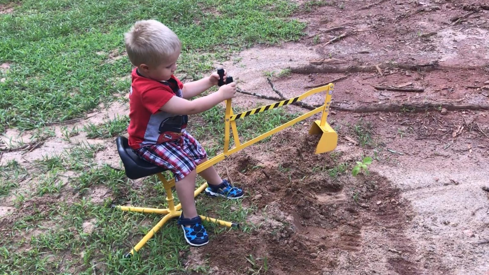 Big Dig Excavator Ride-On Sandbox Digger with 360 Rotation Base, Yellow customer photo 1