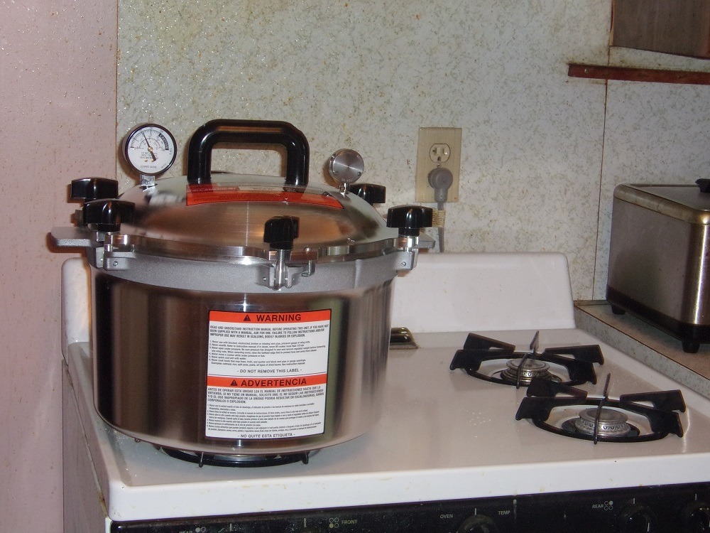 All American 1930: 10.5qt Pressure Cooker/Canner (The 910) - Exclusive Metal-to-Metal Sealing System - Easy to Open & Close - Suitable for Gas, Electric, or Flat Top Stoves - Made in the USA customer photo 1