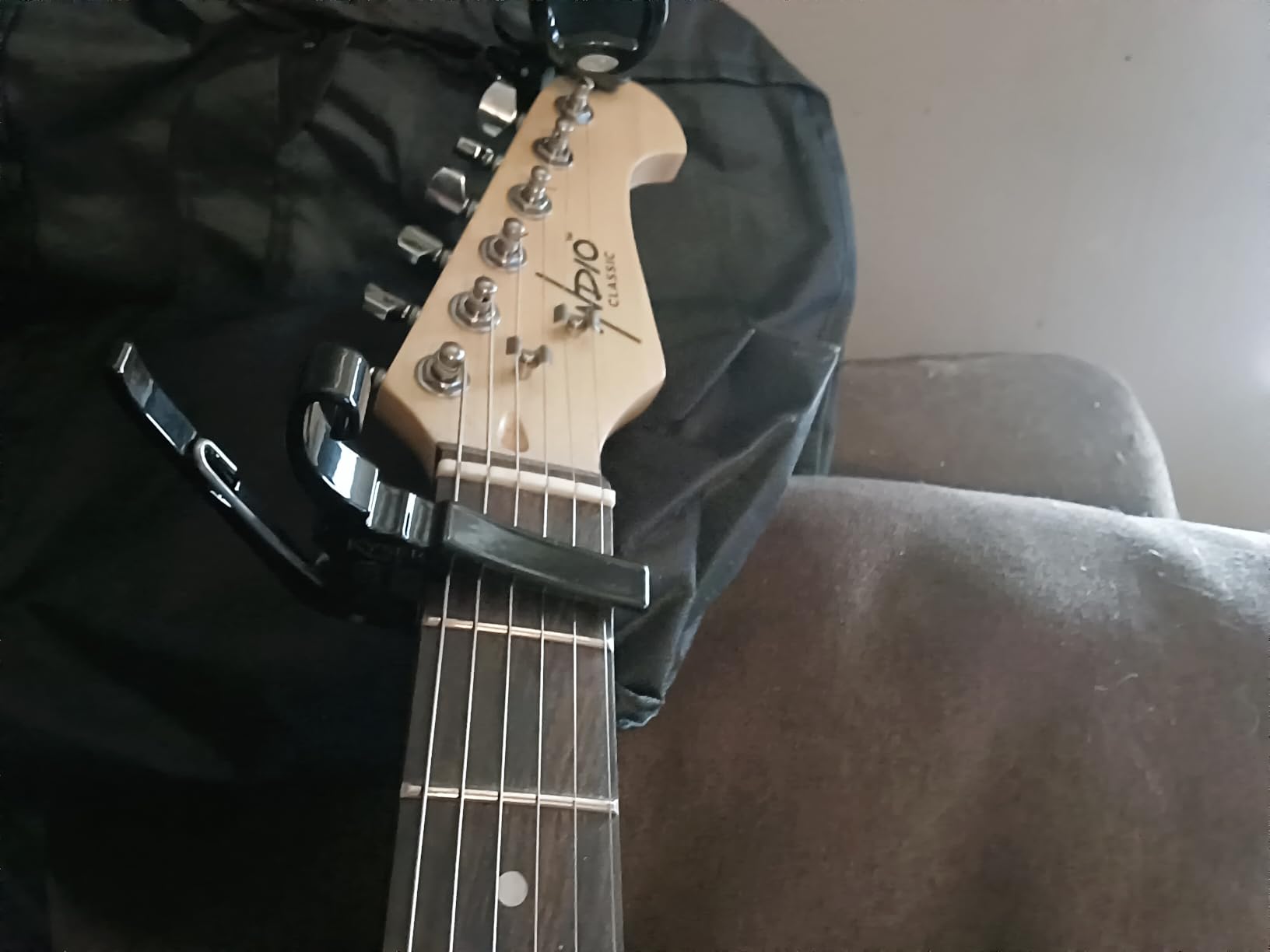 Kyser Quick-Change Guitar Capo for 6-string acoustic guitars, Black, KG6BA customer photo 1