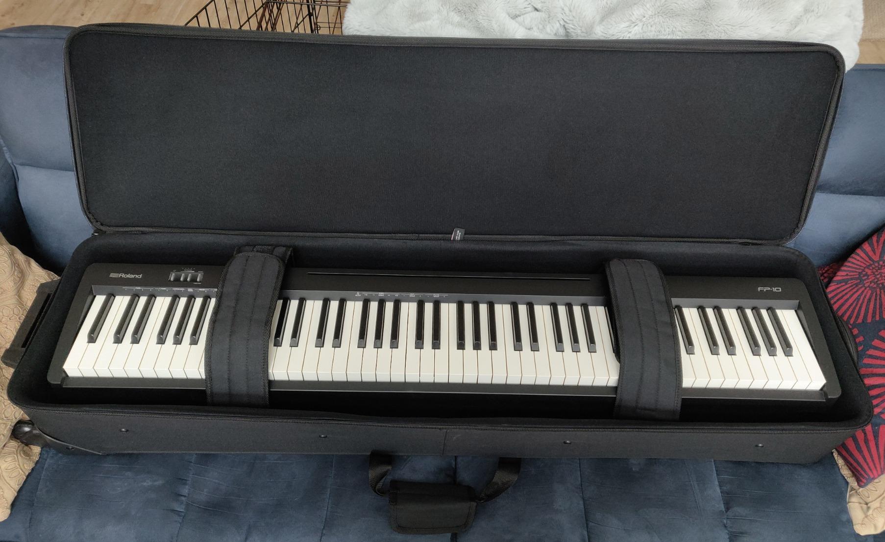 Gator Cases Lightweight Keyboard Case with Pull Handle and Wheels, Fits Standard 61 Note Keyboards and Electric Pianos (GK-61) customer photo 1