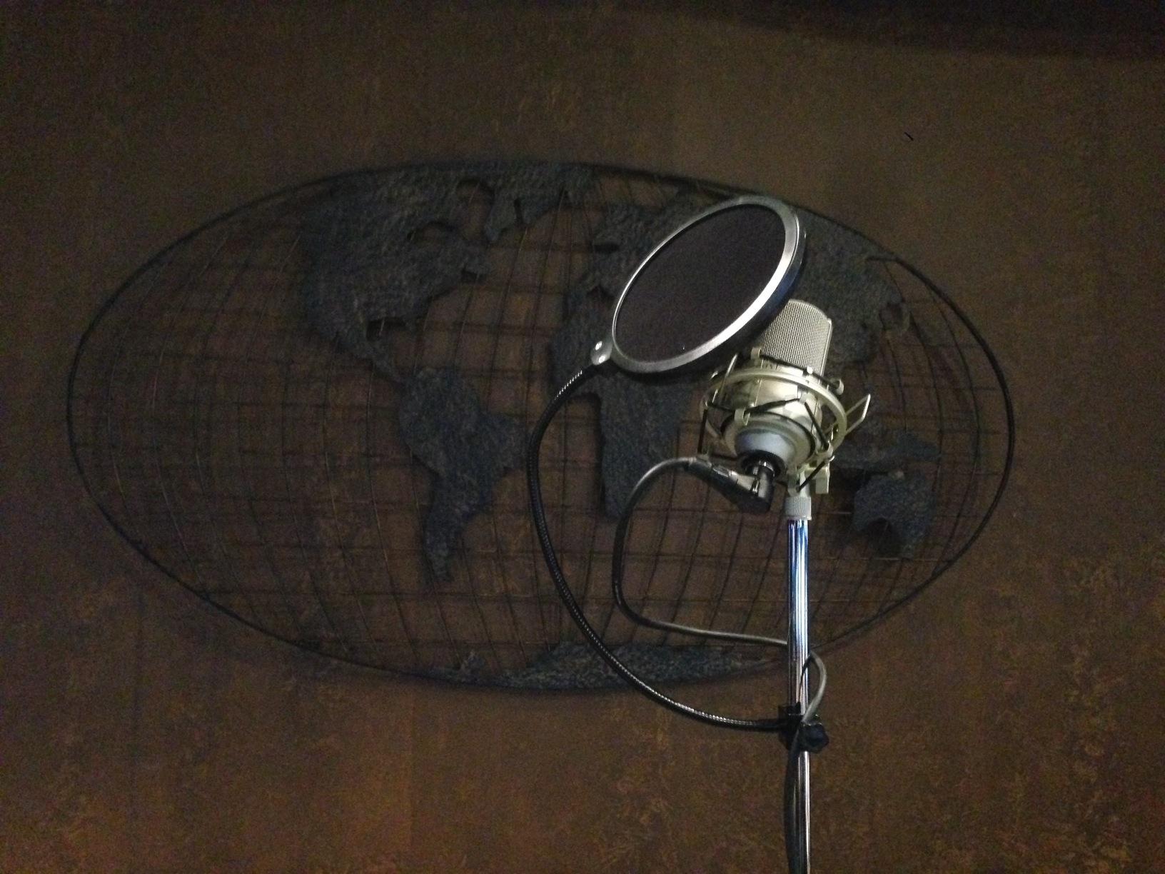 MXL 990 Condenser Microphone for Podcasting, Singing, Home Studio Recording, Gaming & Streaming | Detailed Sound | XLR | Large Diaphragm (Champagne) customer photo 2