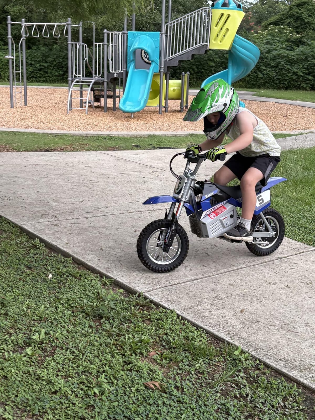 Dirt Rocket MX350 eBike | Electric Motorcycle | Iconic Wheeled Ride-On For Kids Age 8+ | High Torque, Rear Chain Drive | 350W/24V Motor | Up To 14 MPH, 30 Mins; 140 Lbs customer photo 2