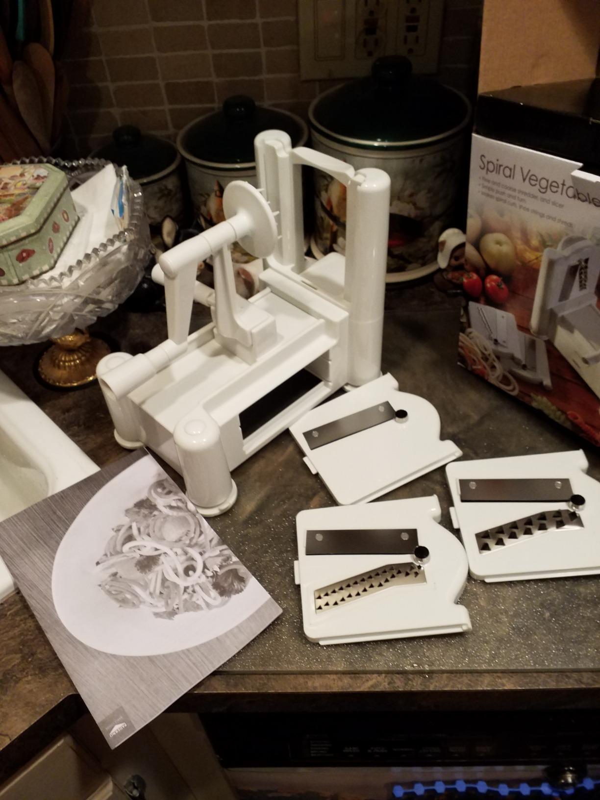 Paderno World Cuisine 3-Blade Vegetable Slicer / Spiralizer, Counter-Mounted and includes 3 Stainless Steel Blades customer photo 2