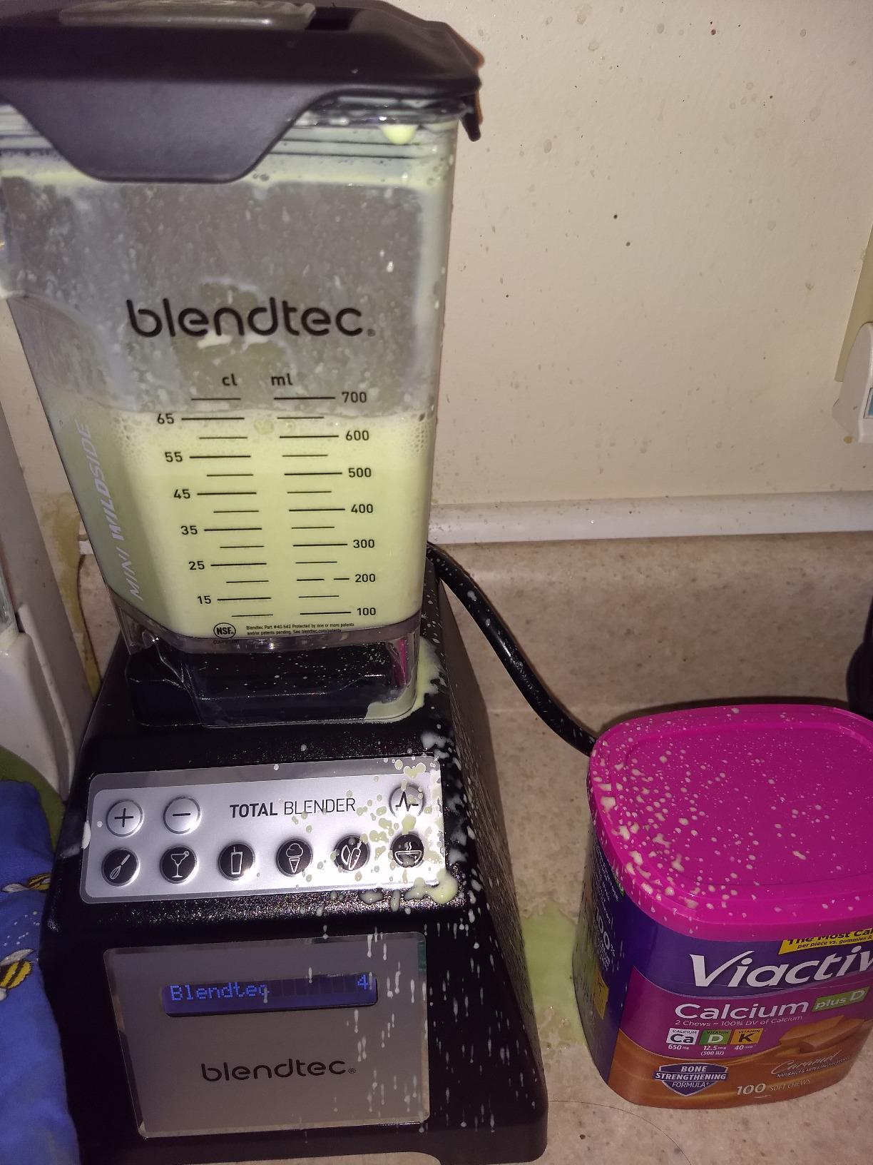 Blendtec Total Blender Classic (Black) & 75oz* FourSide Jar customer photo 2