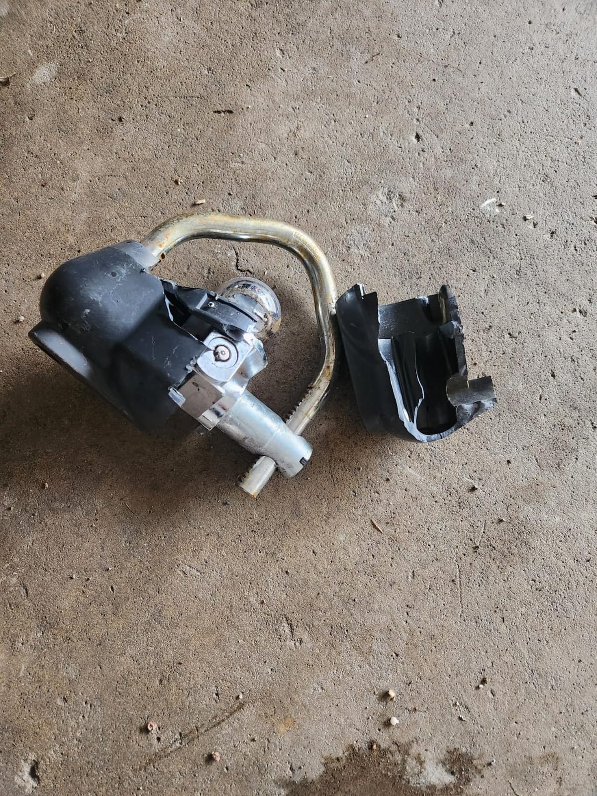 TRIMAX UMAX100 Trailer Hitch Lock, 1-7/8
