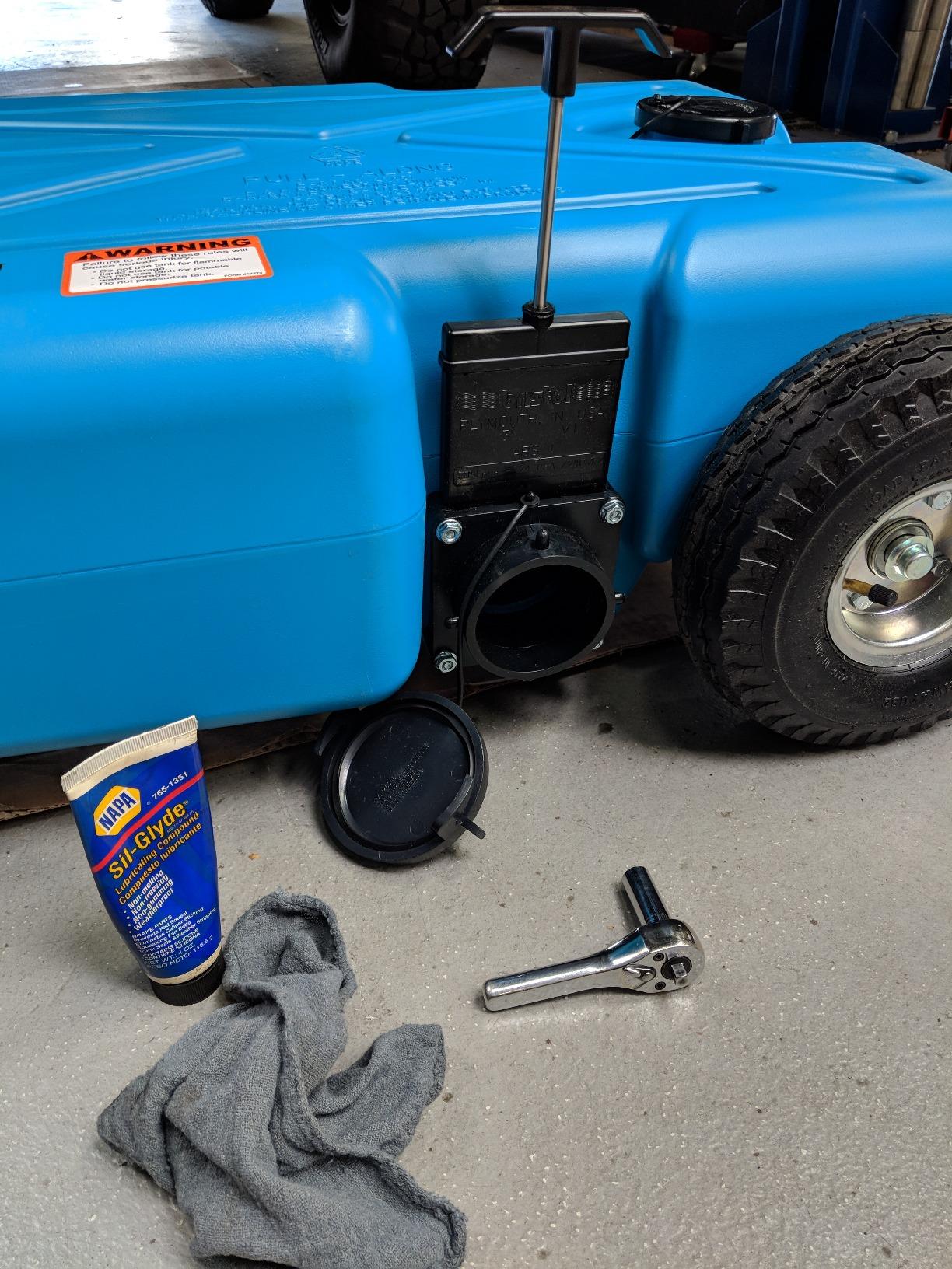 Barker 4-Wheeler Tote Tank - 42 Gallon Capacity (30844) customer photo 2