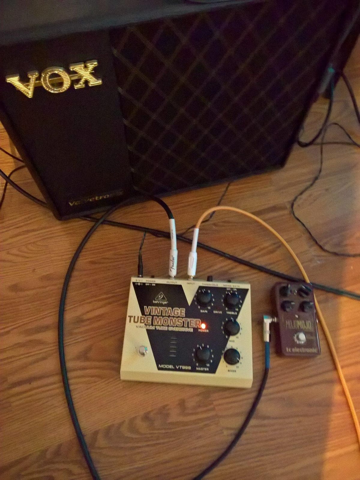 Behringer VINTAGE TUBE MONSTER VT999 Classic Vacuum Tube Overdrive Instrument Effects Pedal customer photo 1