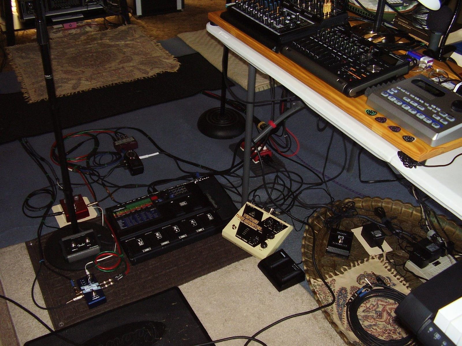 Behringer VINTAGE TUBE MONSTER VT999 Classic Vacuum Tube Overdrive Instrument Effects Pedal customer photo 2