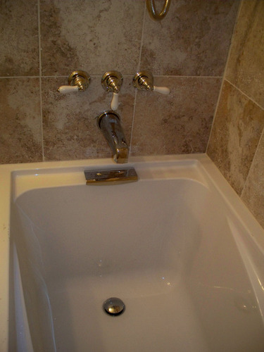 American Standard 2422V002.020 Evolution 5 ft. x 32 in. Deep Soaking Tub with Reversible Drain, White, 60 or More gal customer photo 2
