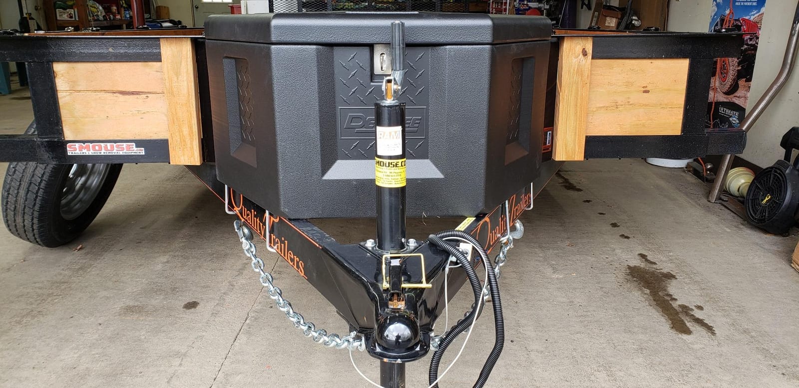 Dee Zee DZ91717P Poly Triangle Trailer Box 36 x 18.75 x 18 inches, 25 lbs customer photo 2