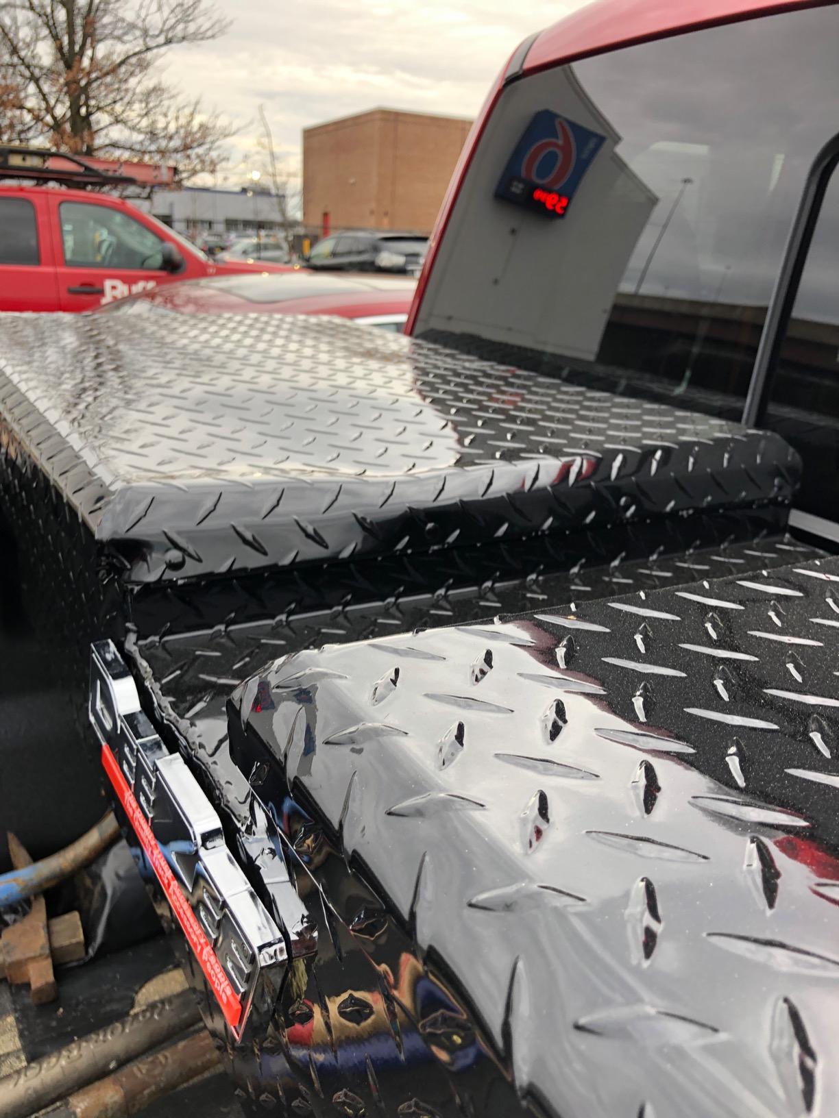Dee Zee DZ8370B Red Label Gull Wing Tool Box customer photo 2