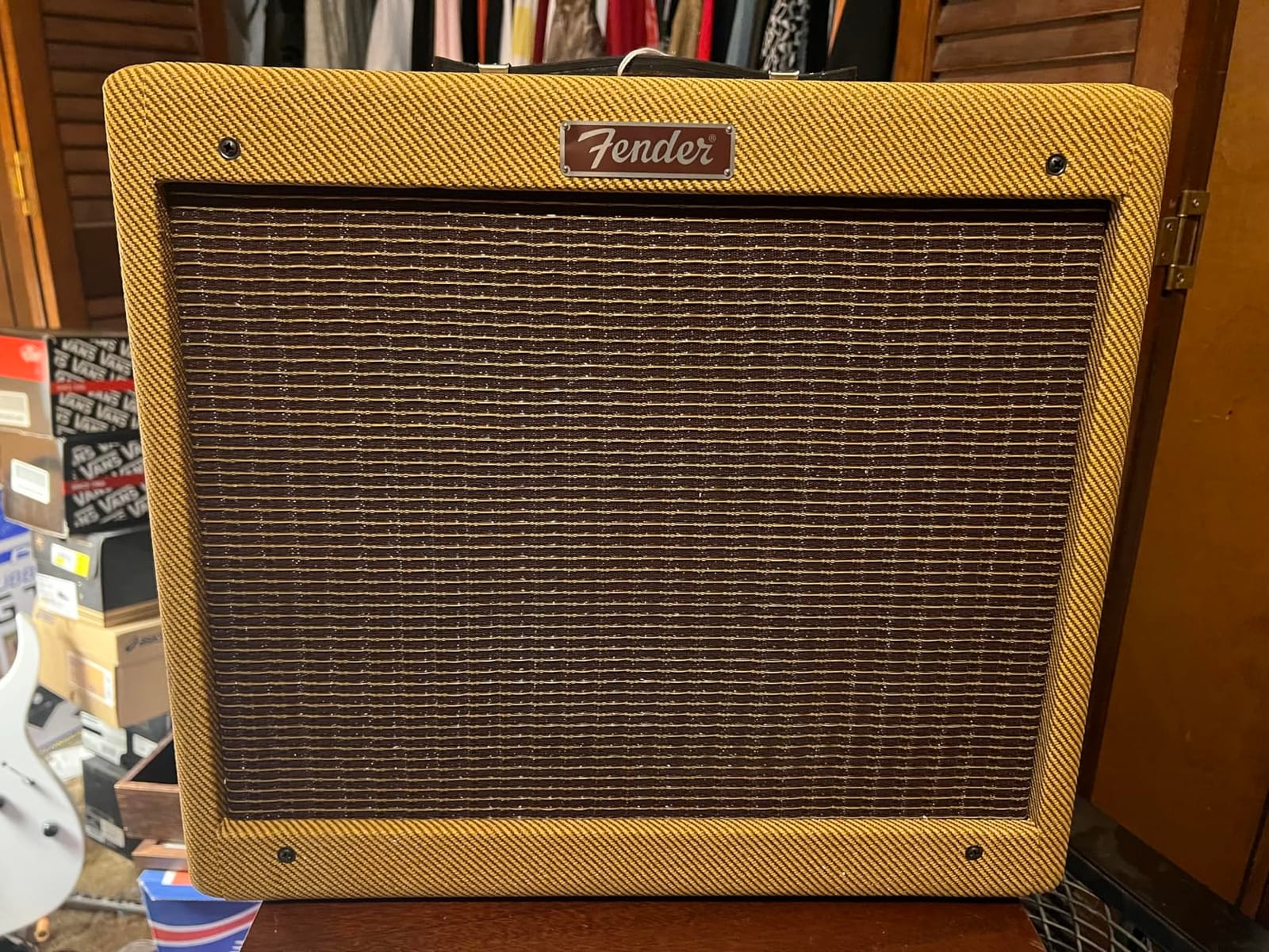 Fender Blues Junior Guitar Amplifier, Lacquered Tweed, with 2-Year Warranty customer photo 1