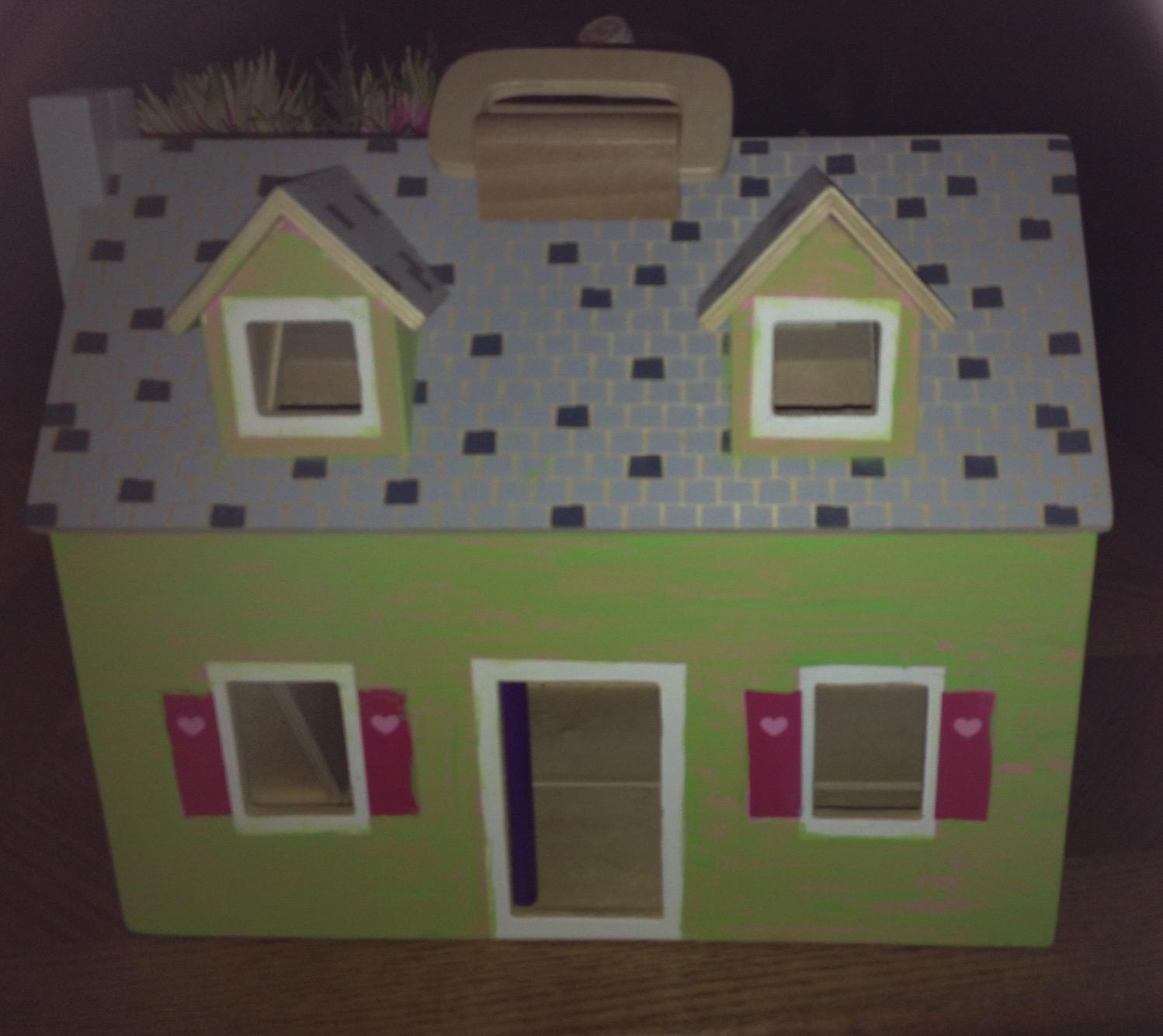 Melissa & Doug Fold & Go Wooden Dollhouse with 2 Dolls and 11 Pieces of Furniture - Portable Mini Doll House with Accessories and Toy Figures, Ages 3+ customer photo 1