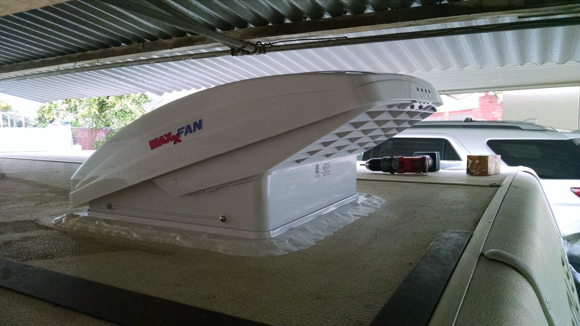 Maxxair 503.1555 00-06200K MaxxFan Ventillation Fan with Smoke Lid and Manual Opening Keypad Control customer photo 2