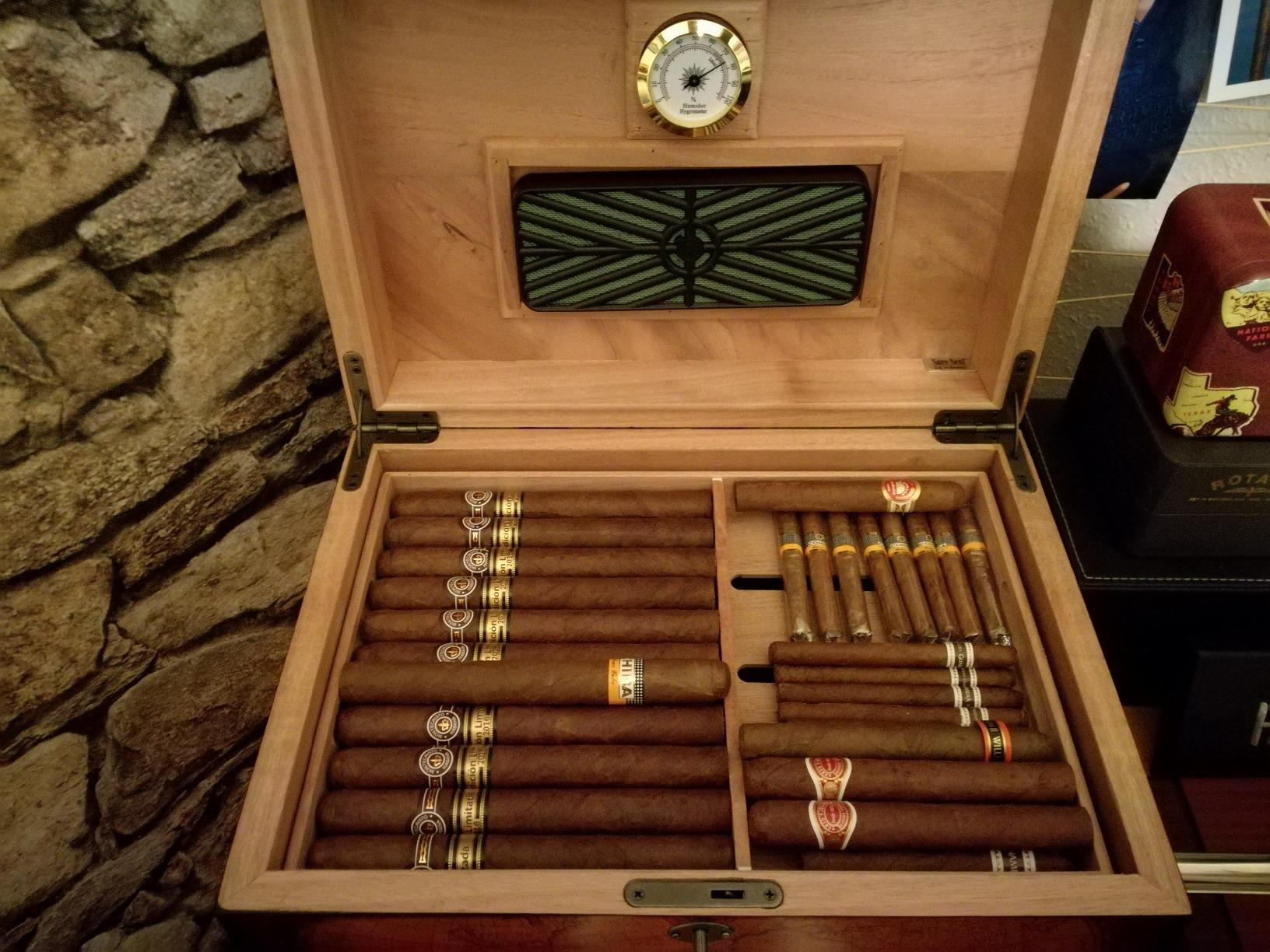 Humidor Supreme Old World Desktop Cigar Humidor - Desktop Cigar Storage with Spanish Cedar Tray & Dividers | Antique Walnut Finish Cigar Box with Humidifier & Glass Hygrometer - Holds 75 - 100 Cigars customer photo 2