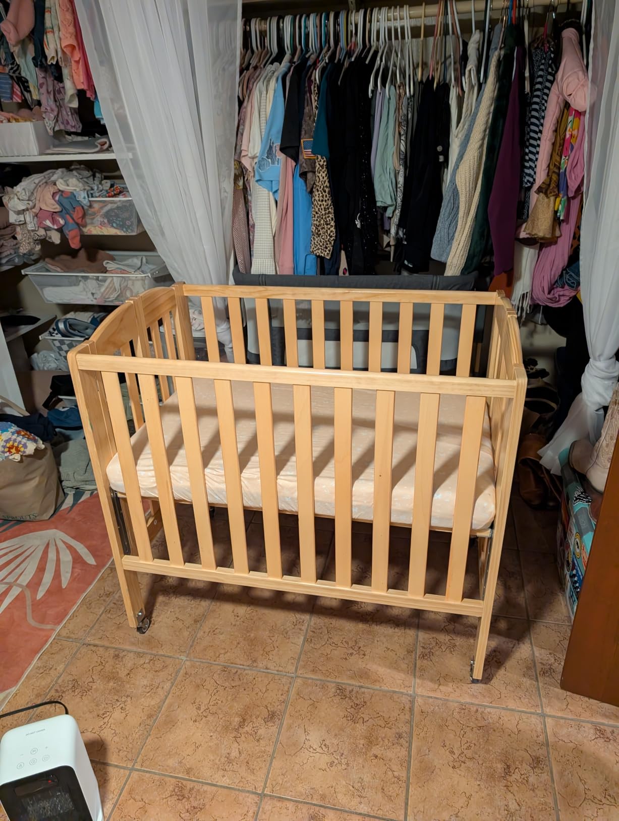 Dream On Me 2-in-1 Portable Mini Crib, Non-Full Size Baby Crib for Small Spaces, 2 Mattress Heights, Compact Travel Design, Includes Mattress, GREENGUARD Gold & BSA Certified, Natural customer photo 2