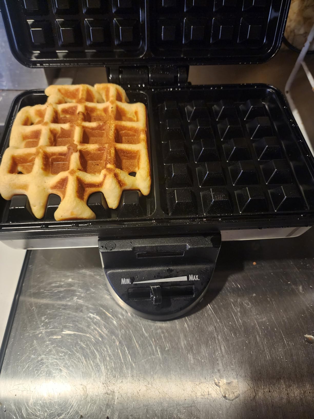 Hamilton Beach Belgian Waffle Maker with Shade Control customer photo 1