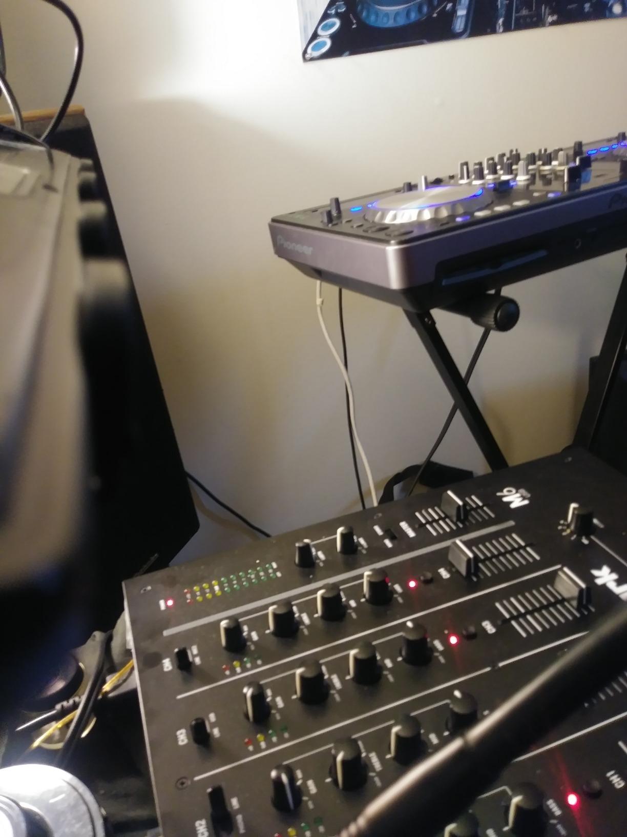 Numark M6 USB 4-Channel DJ Mixer customer photo 1