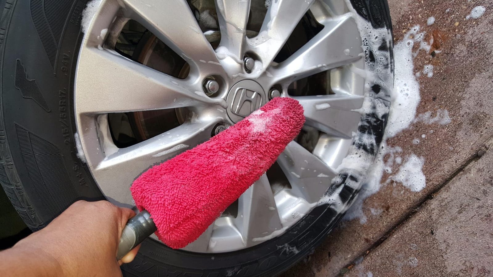 VIKING Microfiber Wheel Cleaning Brush for Car Detailing, Metal Free Design customer photo 2