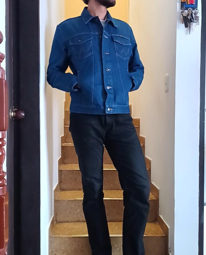 Wrangler Men's Cowboy Cut Western Unlined Denim Jacket customer photo 1