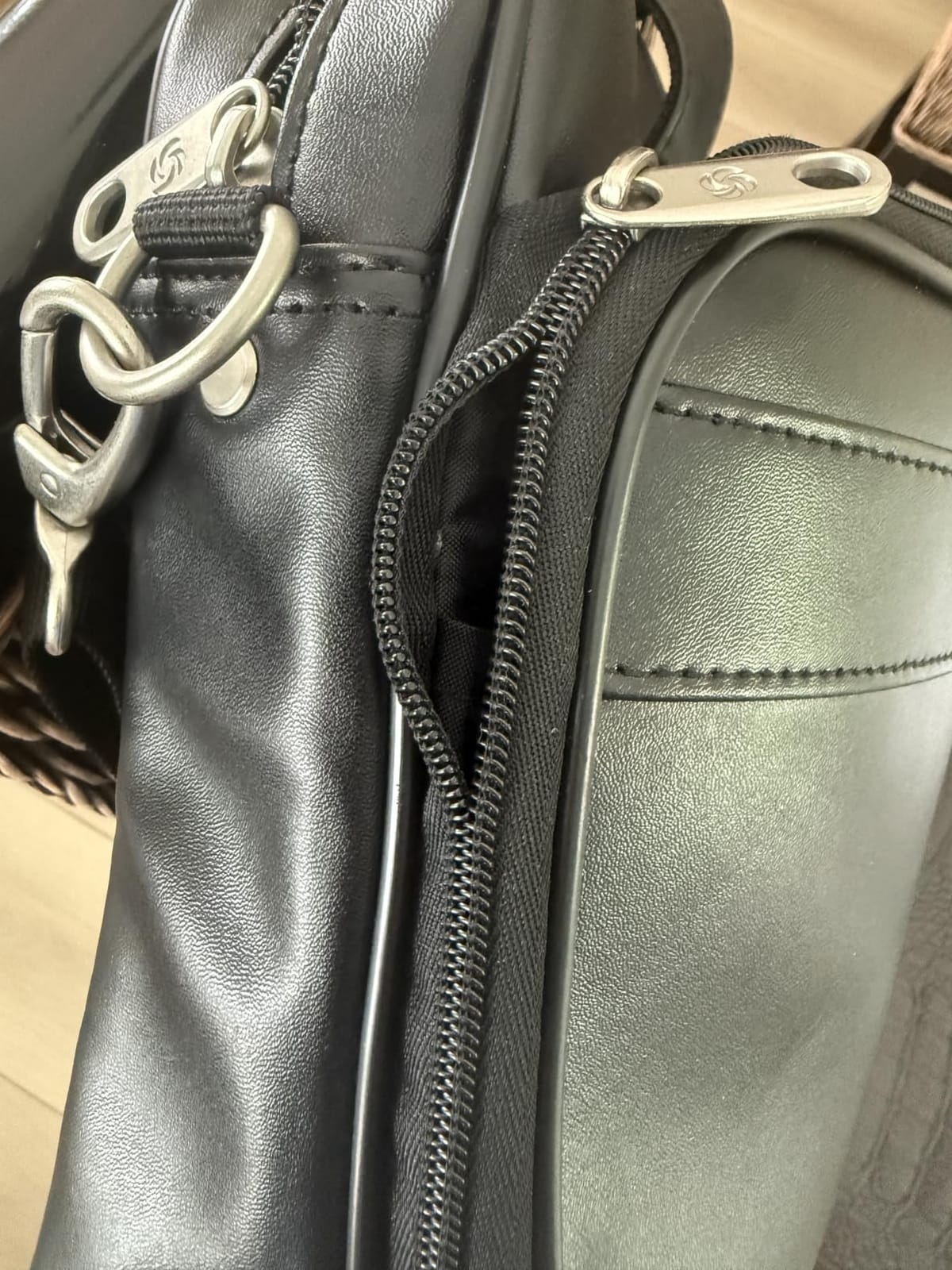 Samsonite Leather Slim Briefcase, Black, 16 Inch customer photo 1