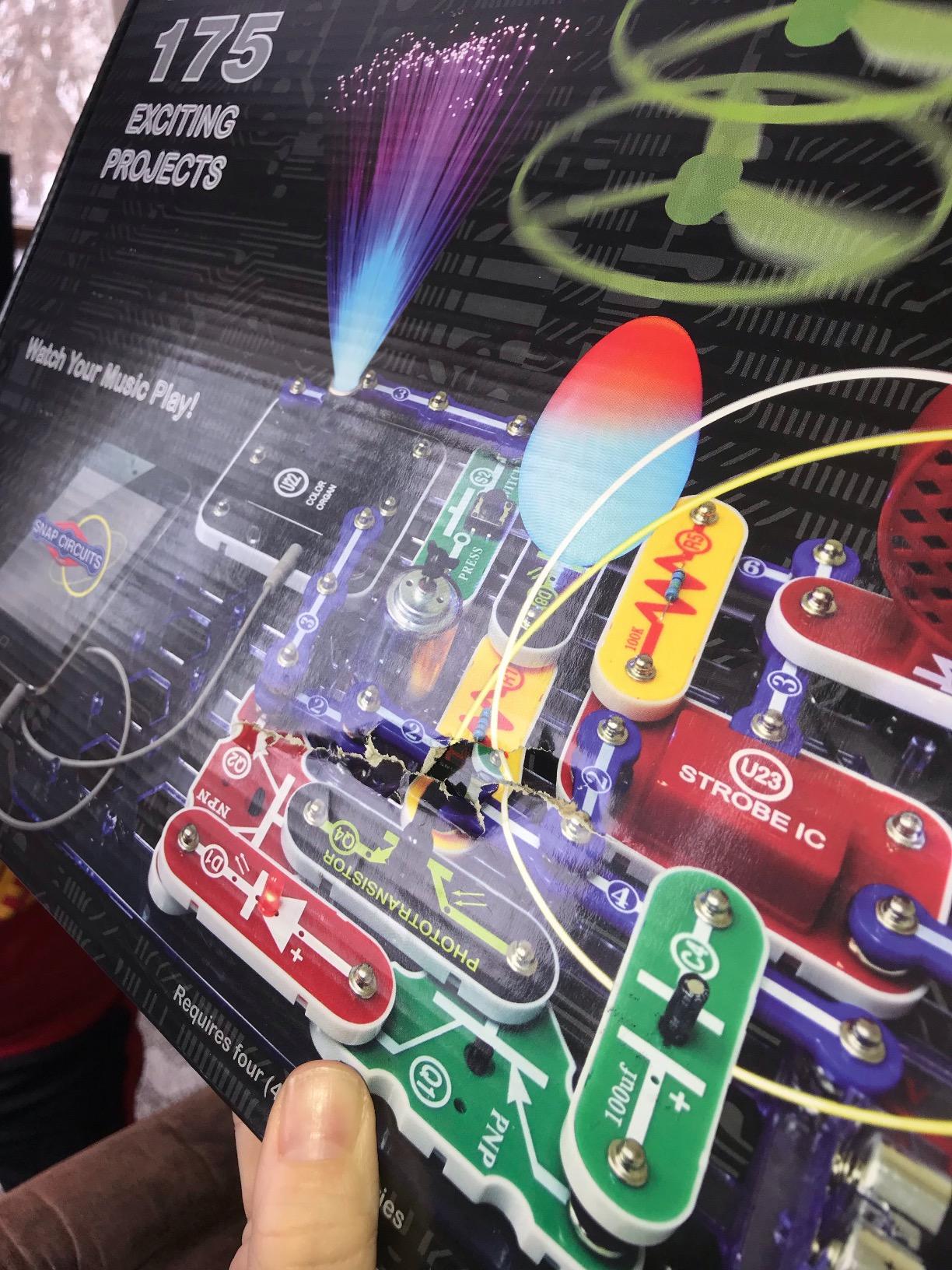 SNAP CIRCUITS Light STEM Electronics Kit, 175+ Projects, Ages 8+ customer photo 2