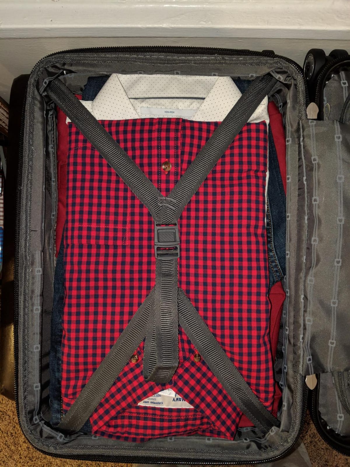 DELSEY PARIS Helium Aero Hardside Expandable Luggage with Spinner Wheels, Brick Red, Checked-Medium 24 Inch customer photo 2