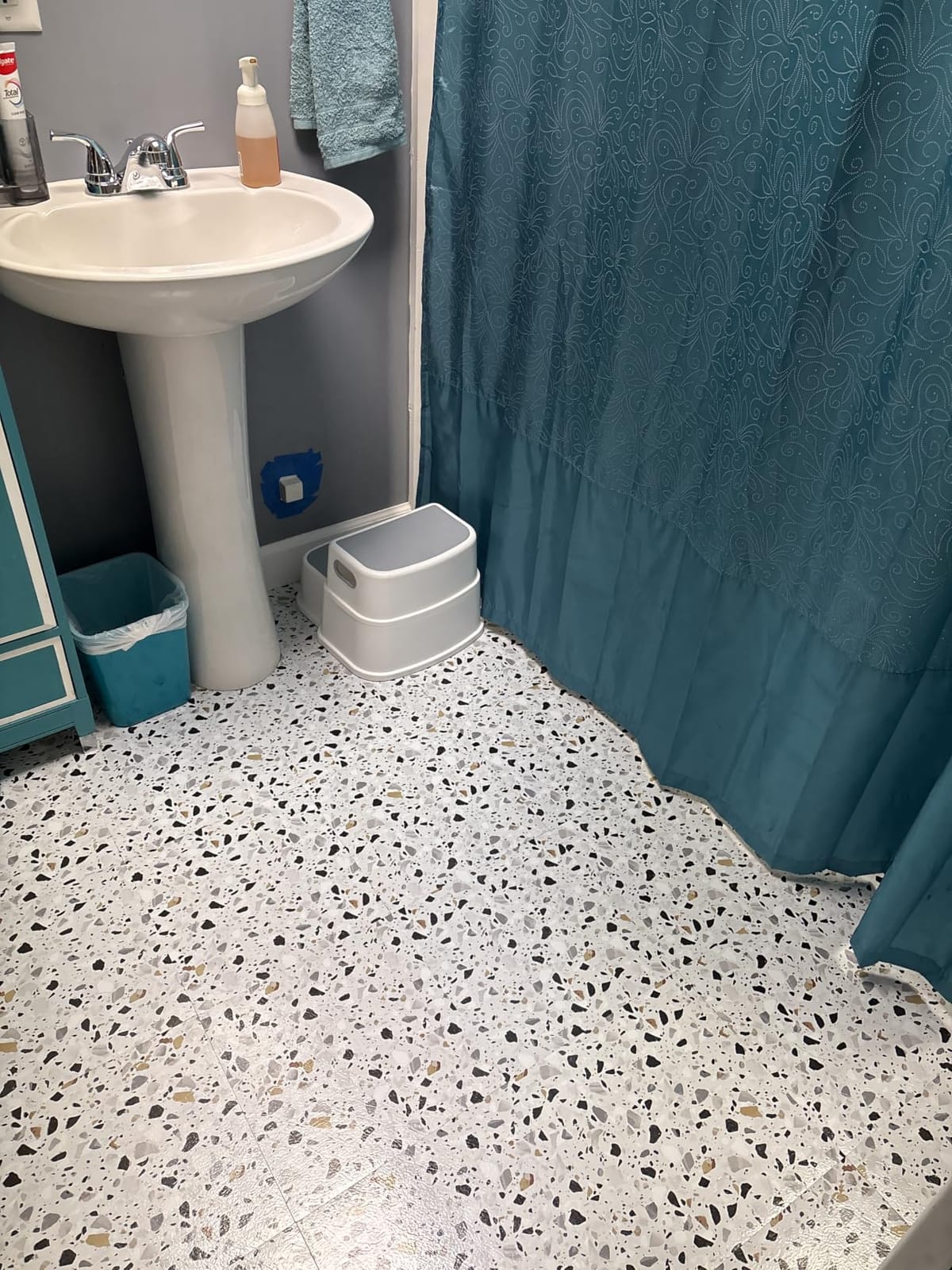 Nexus Self Adhesive 12-Inch Vinyl Floor Tiles, 20 Tiles, 12 x 12 in customer photo 2