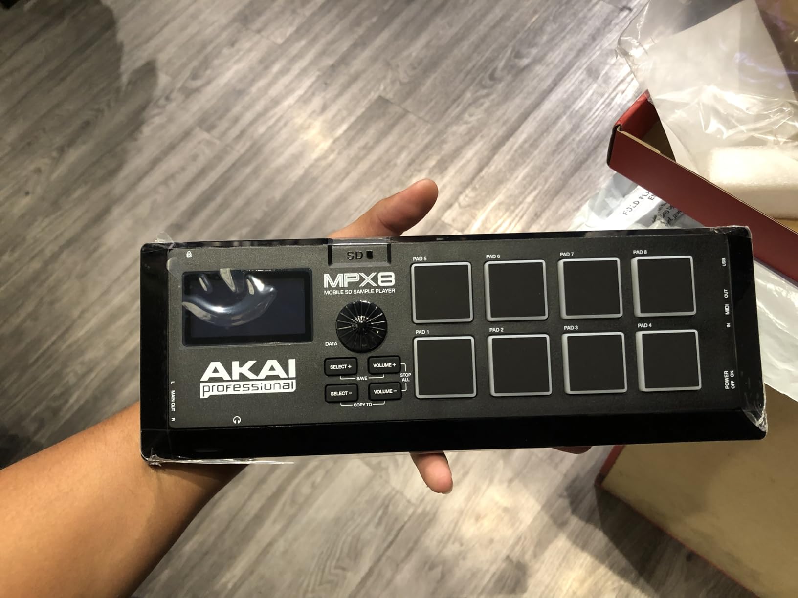 Akai Professional MPX8 USB MIDI Sample Pad Controller customer photo 1