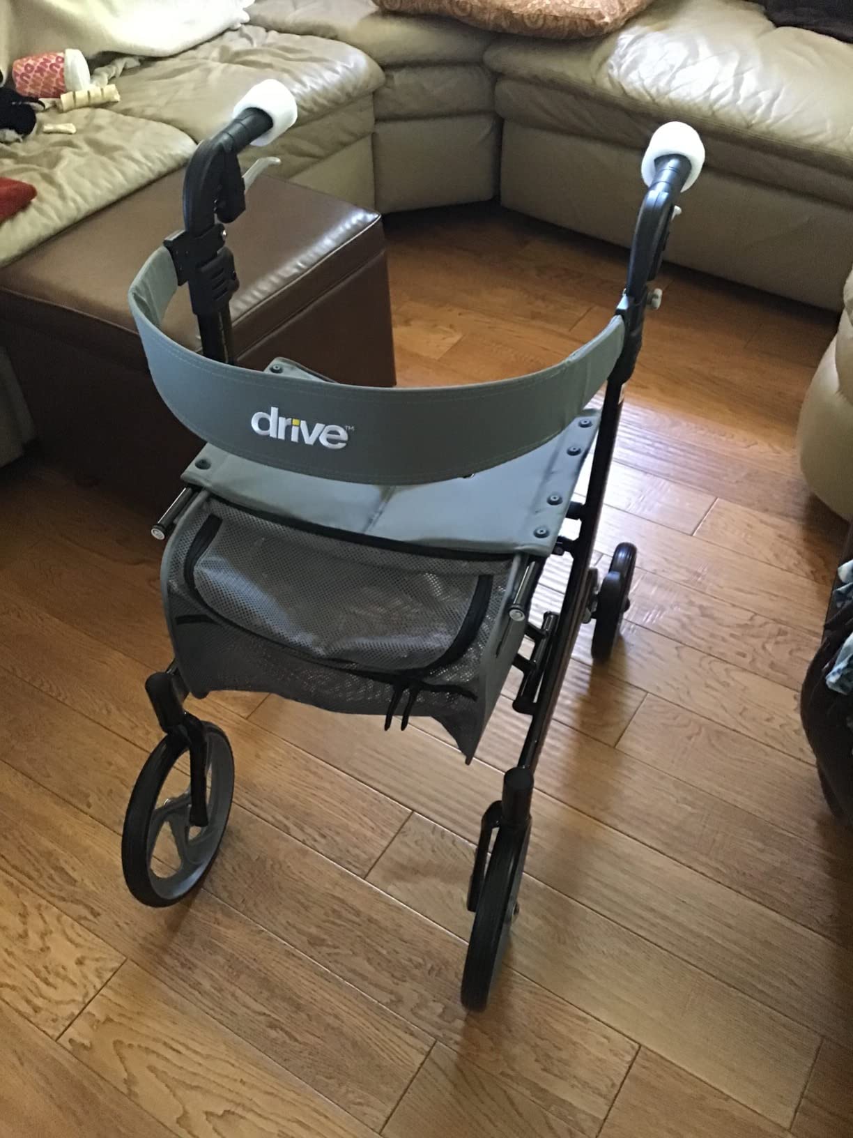Drive Medical RTL10266BK Nitro Foldable Rollator Walker with Seat, Black customer photo 1