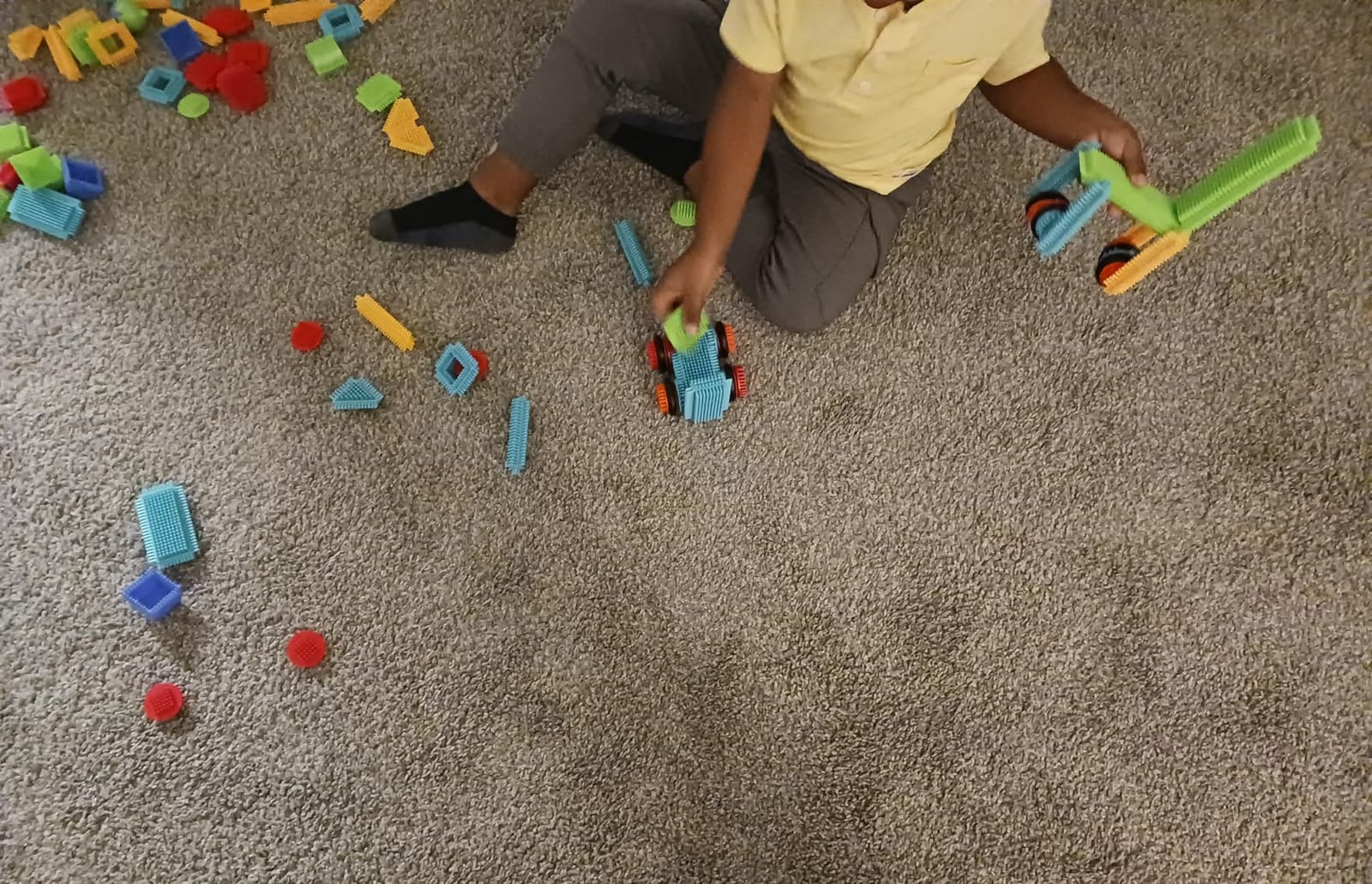 Battat Bristle Blocks Basic Builder Set, 112-Piece Building Blocks, Playset customer photo 1