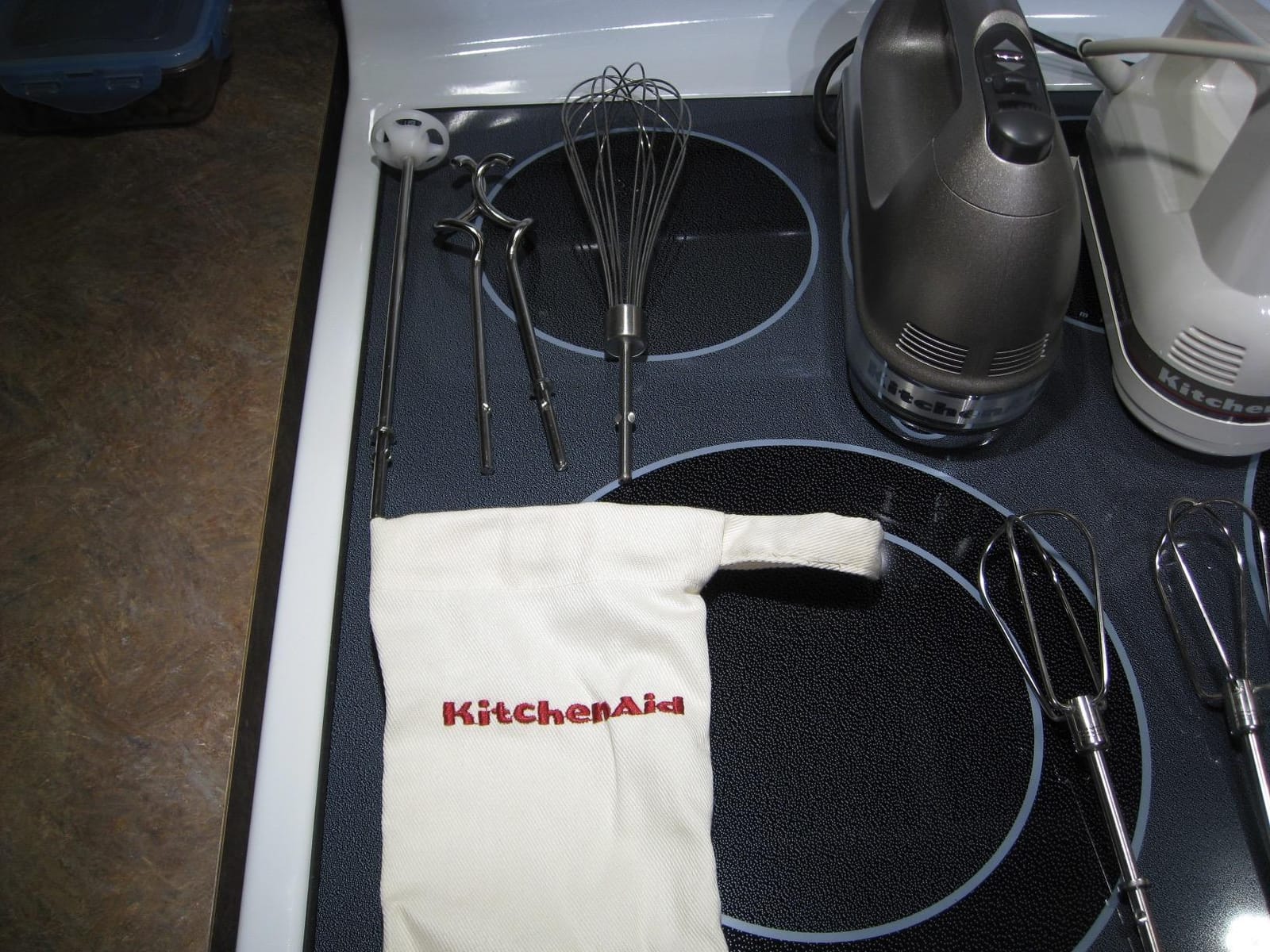 KitchenAid 9 Speed Hand Mixer, KHM926, Contour Silver | 9 Speeds, Pro whisk attachment, Stainless Steel Turbo Beater II for ideal mixing, dough hook, Dishwasher-safe accessories customer photo 1