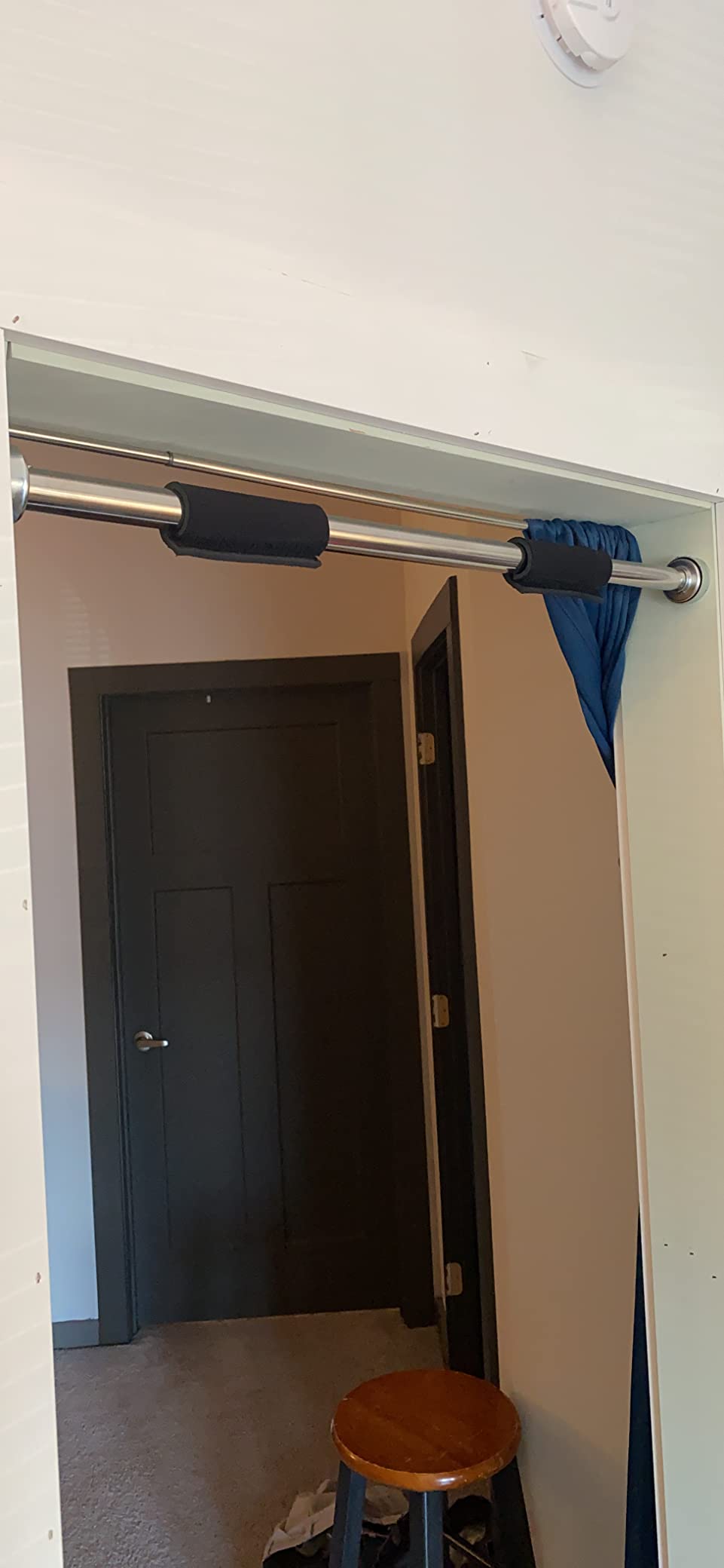 JFIT Deluxe Multi Exercise Doorway Pull-Up Bar with Comfort Grips, 40-Inch customer photo 1