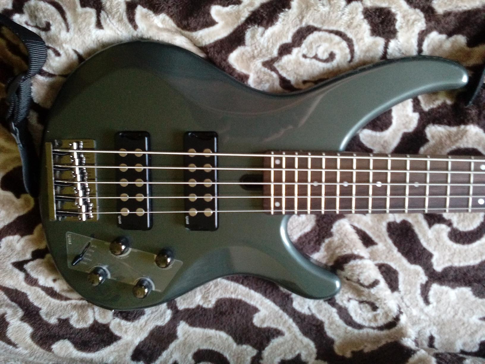 Yamaha TRBX305 BL 5-String Electric Bass Guitar,Black customer photo 1