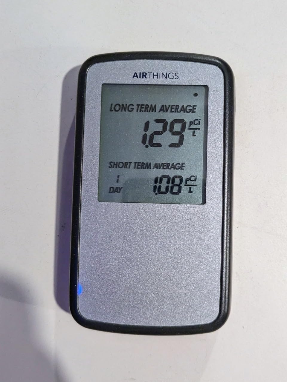 Airthings Corentium Home Radon Detector 223 Portable, Lightweight, Easy-to-Use, (3) AAA Battery Operated, USA Version, pCi/L customer photo 2