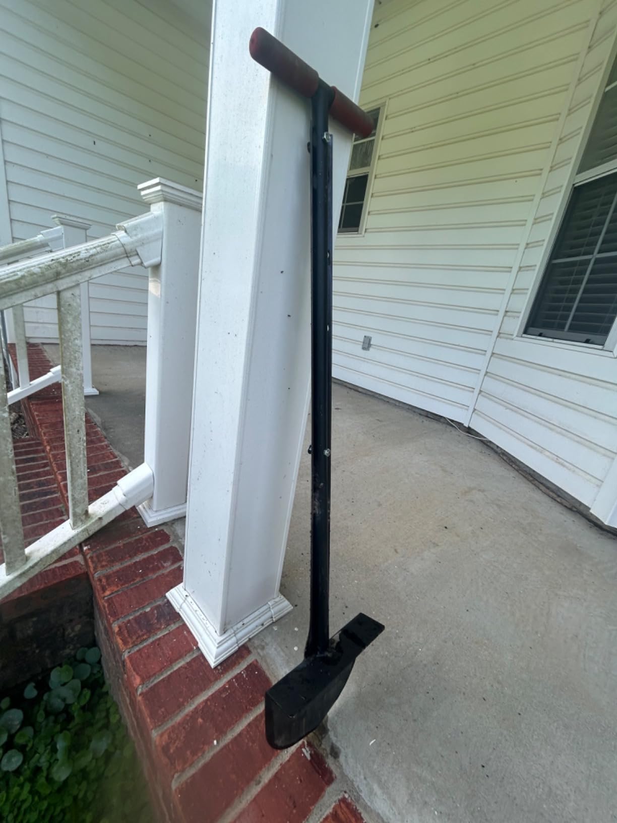 BULLY TOOLS 12-Gauge Manual Lawn Edger, 38