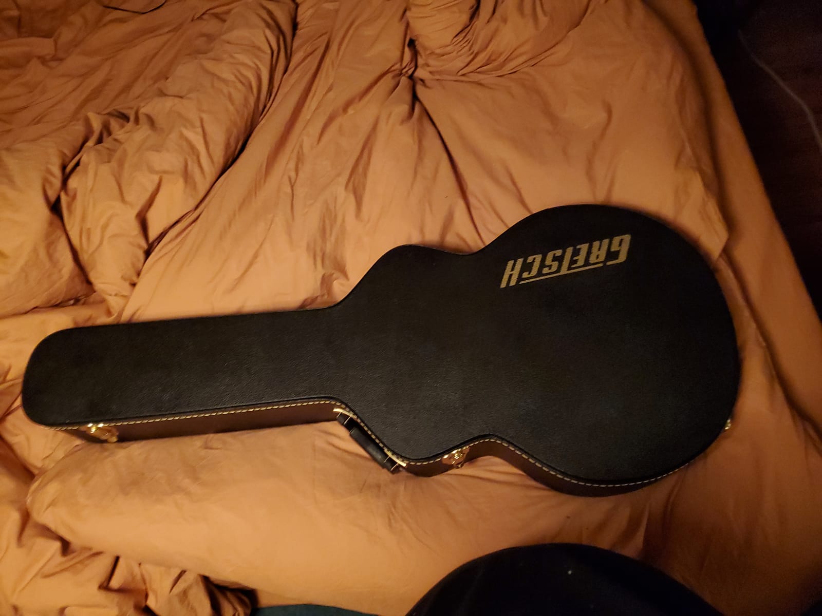 Fender Flat-Top Dreadnought Hard Shell Acoustic Guitar Case, Padded, Black customer photo 1