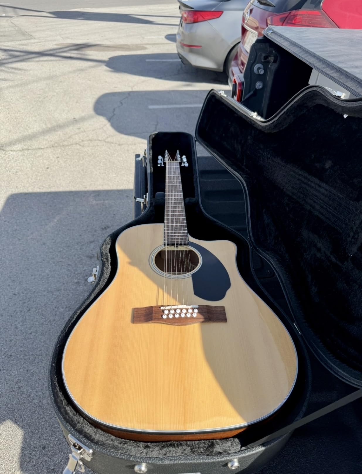 Fender Flat-Top Dreadnought Hard Shell Acoustic Guitar Case, Padded, Black customer photo 2