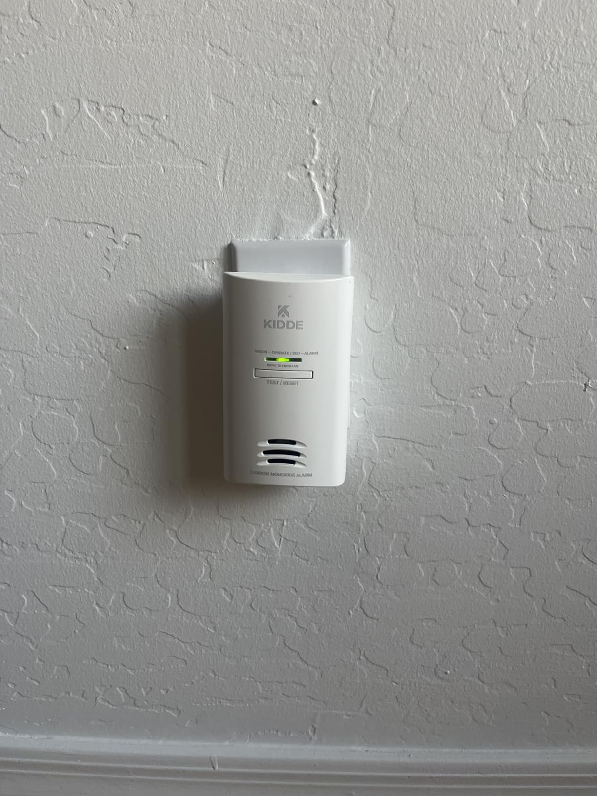 Kidde Carbon Monoxide Detector, Plug-in Wall with AA Battery Backup, Test-Hush Button customer photo 2