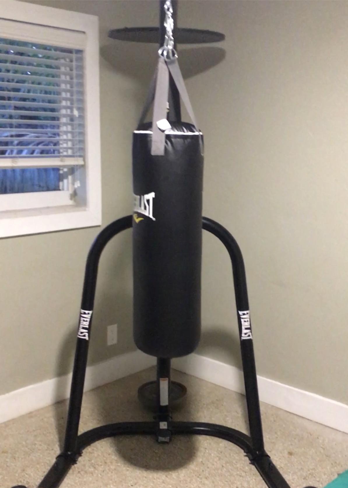 Everlast Single Station Heavy Bag Stand with a 70-lb. Heavy Bag Kit customer photo 2