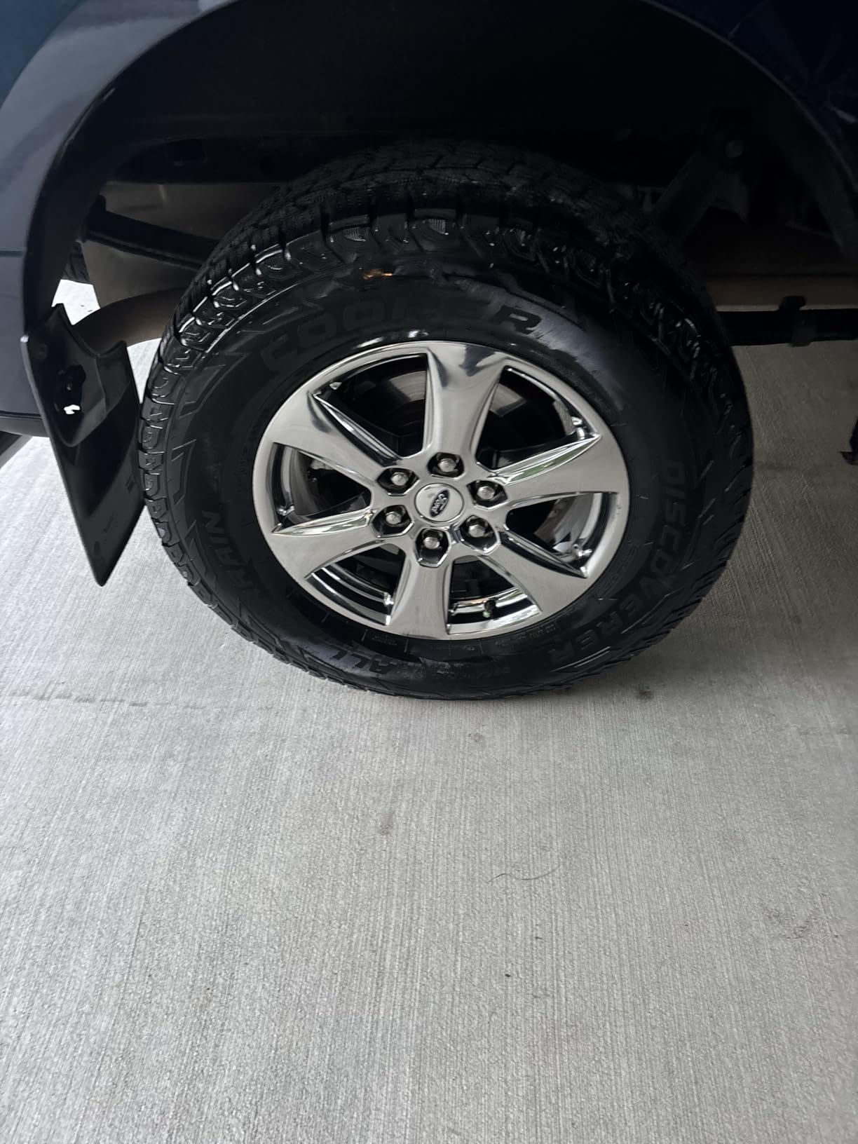 Griot's Garage Black Shine Tire and Trim Coating, Water-Resistant Dressing, Provides a High-Gloss Finish, Rain, and UV Protection, 10938, 15oz customer photo 1