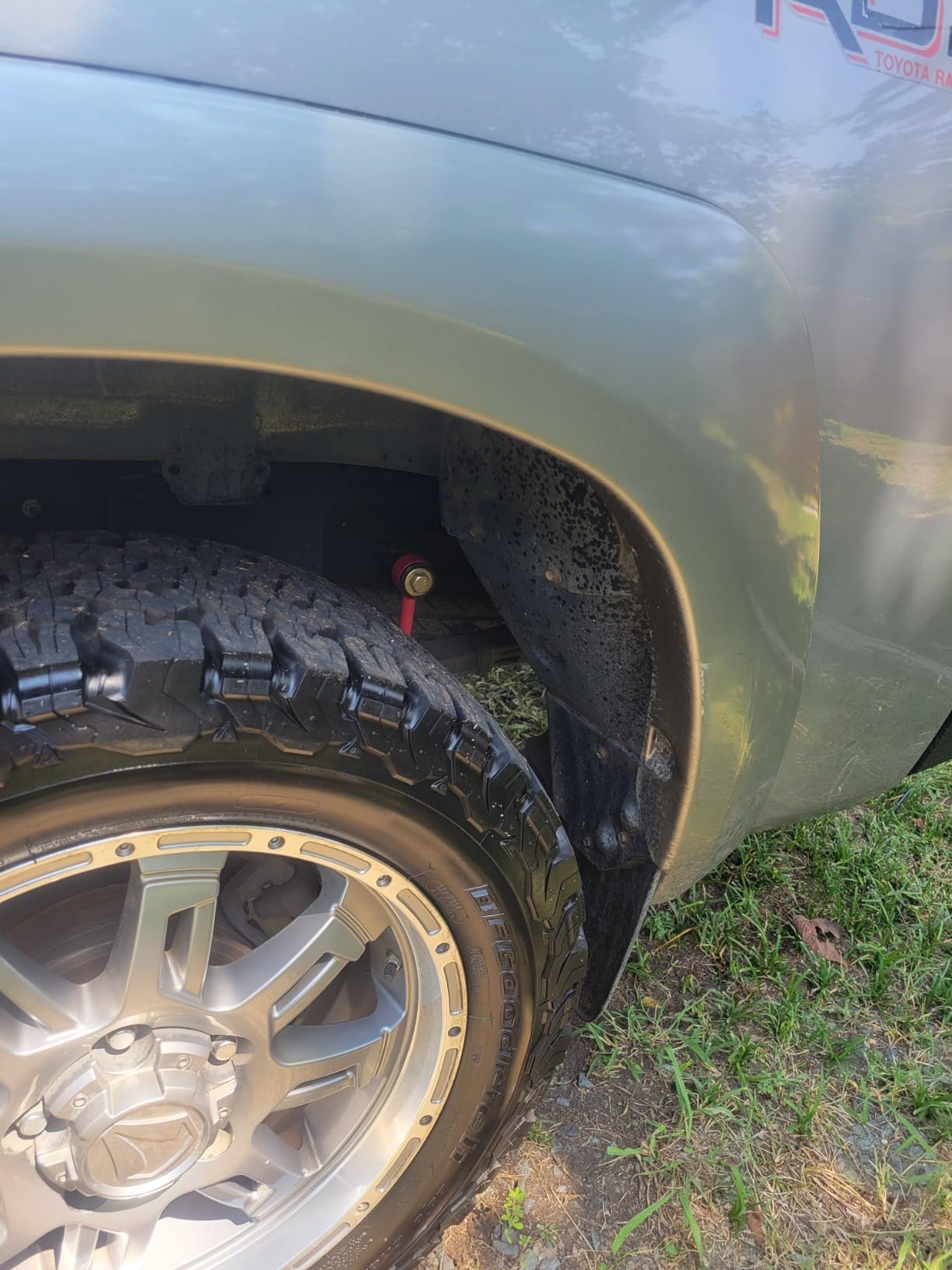 Griot's Garage Black Shine Tire and Trim Coating, Water-Resistant Dressing, Provides a High-Gloss Finish, Rain, and UV Protection, 10938, 15oz customer photo 2
