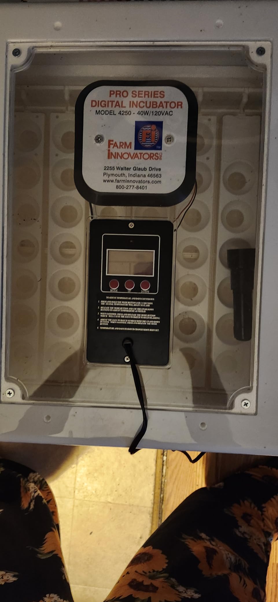 Farm Innovators 41 Egg Digital Circulated Air Incubator, Auto Turner, White customer photo 1