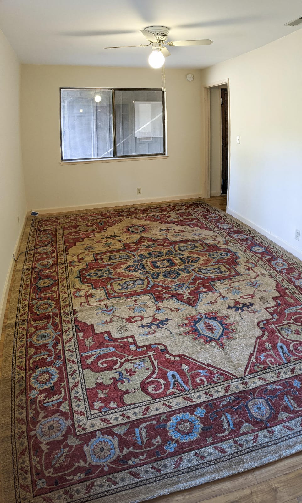 SAFAVIEH Mahal Collection Area Rug - 8' x 10', Red & Natural, Traditional Oriental Design, Non-Shedding & Easy Care, Ideal for High Traffic Areas in Living Room, Bedroom (MAH698A) customer photo 2